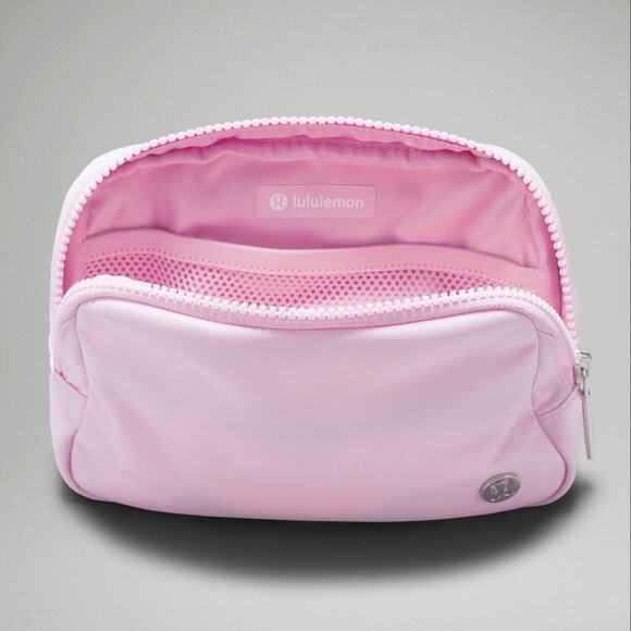 NEW Lululemon Everywhere Crossbody Belt Bag 1L Wordmark - Pink and White - Picture 5 of 5
